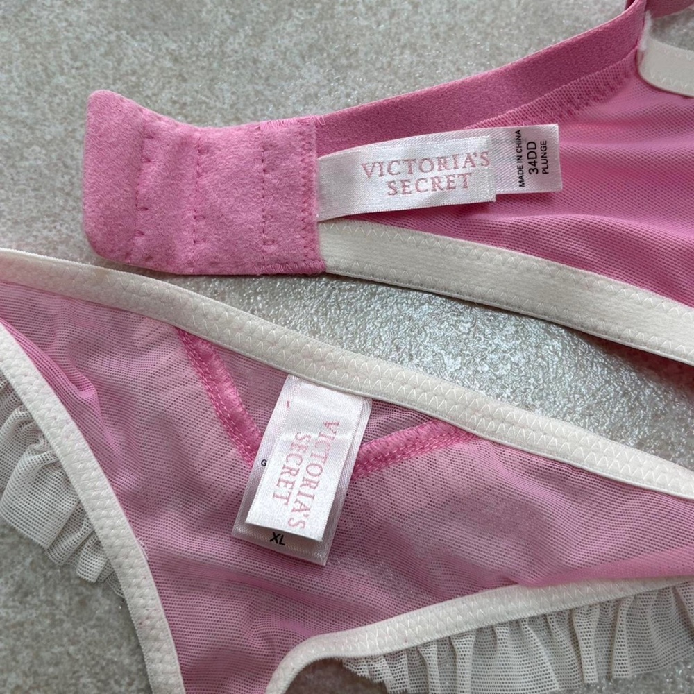 Pink VS Lingerie Set - Picture 3 of 5